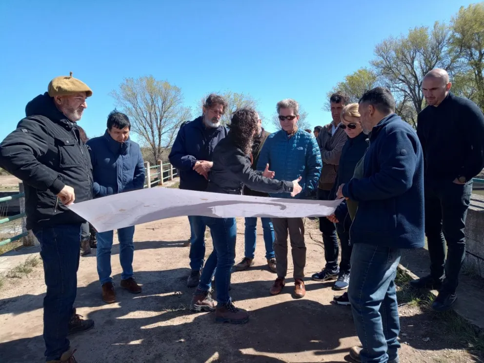 Río Negro busca financiamiento para proyectos de conectividad y riego