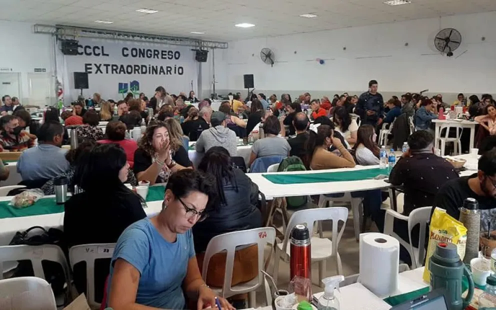 Docentes de Río Negro sorprendidos por la falta de pago del bono de $30000: ¿qué pasó? 