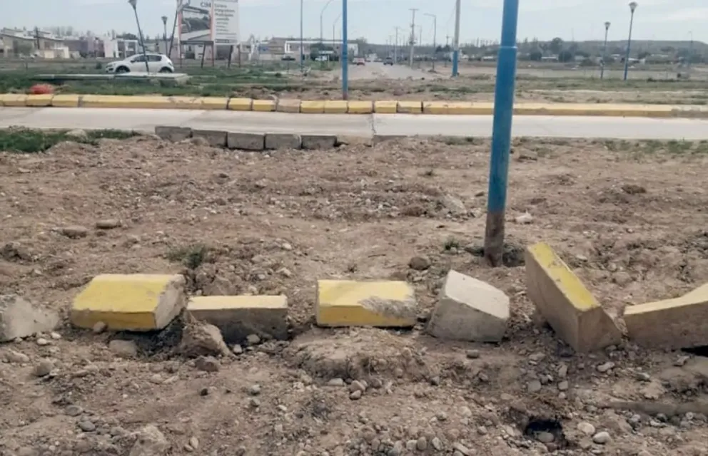 El Municipio de Roca toma medidas y exige a Provincia reparar rotonda de la ciudad
