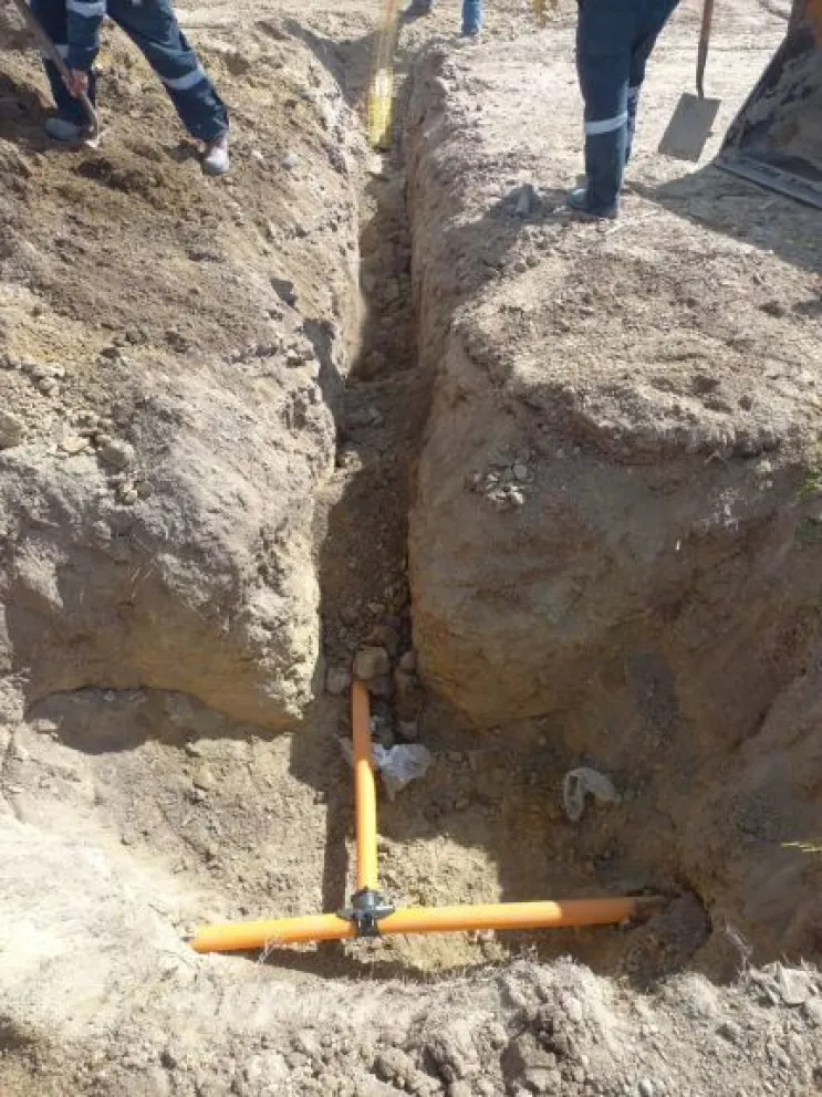 La obra de red de gas en el Parque Industrial de Roca entró en su etapa final