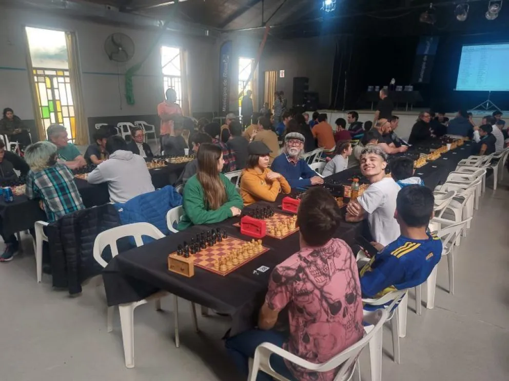 Éxito total: ¡Ochenta maestros del tablero compitieron en el Torneo de Ajedrez Aniversario de Roca!