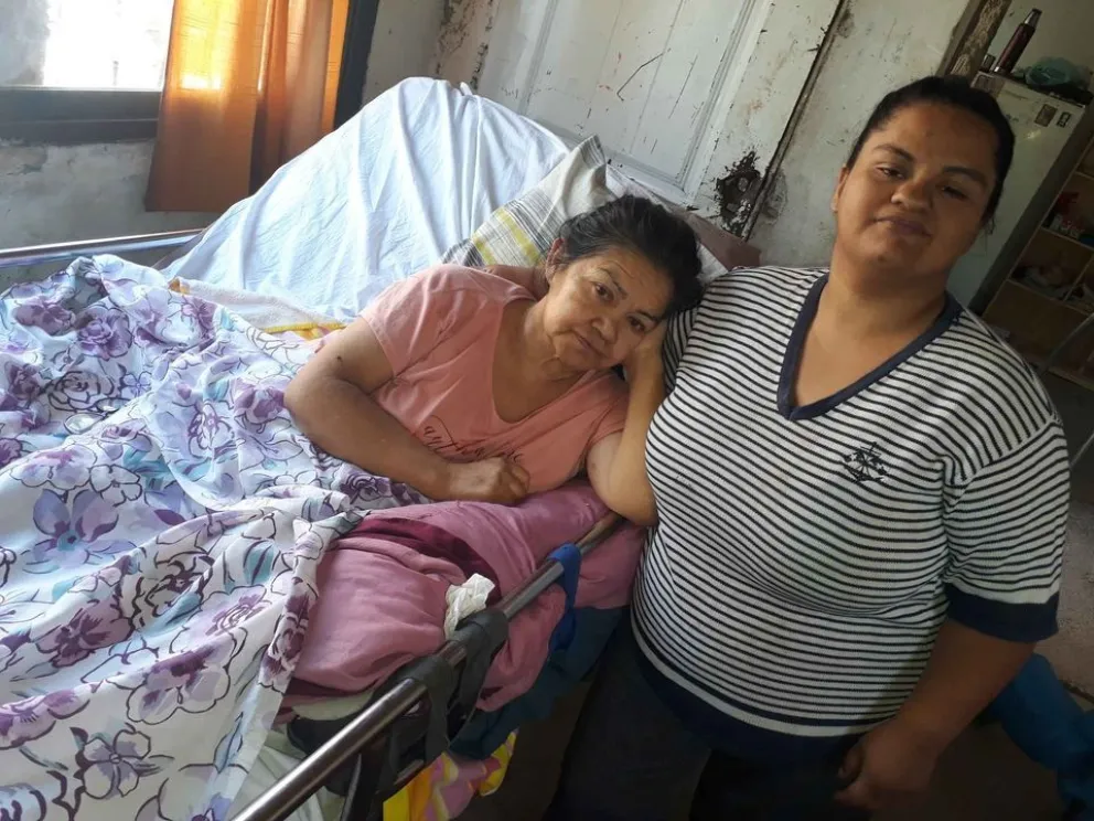 Una vecina de Roca necesita una prótesis para volver a caminar 