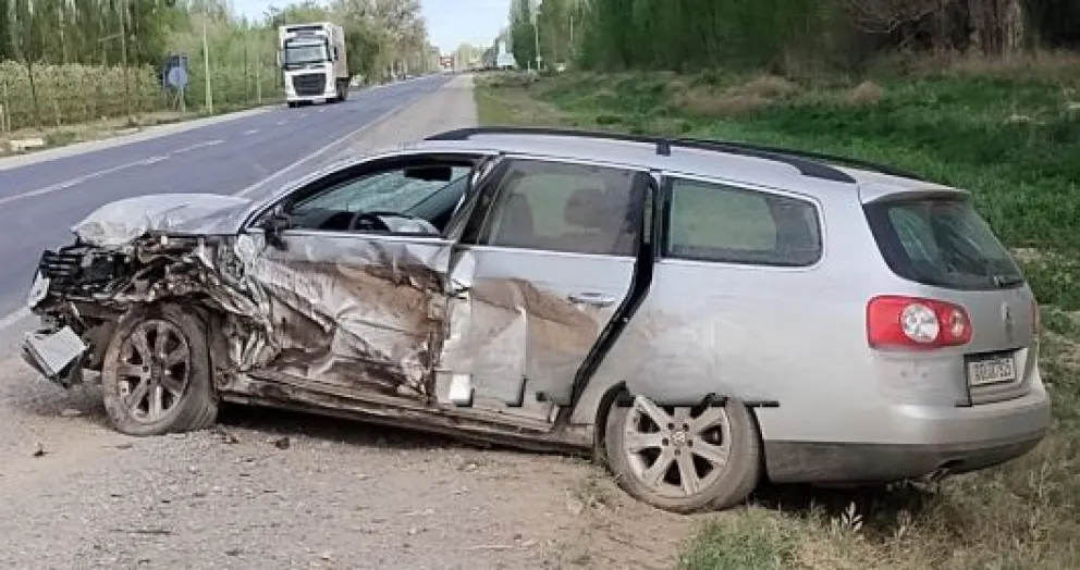 Una familia brasilera quedó hospitalizada luego de un tremendo choque sobre Ruta 22 