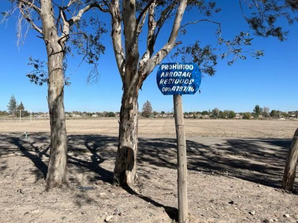 Basurales clandestinos: limpiaron las canchas del Club de Fútbol Eliacim del Barrio Quinta 25