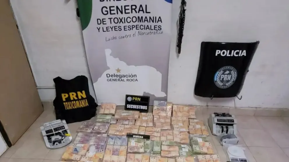 Secuestraron cocaína, dólares y más de 24 millones de pesos en Roca