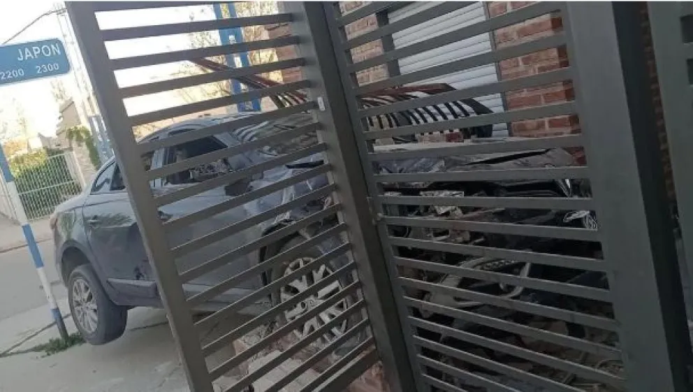 Con 1.9 de alcoholemia se estrelló sobre una casa del barrio 200 viviendas 