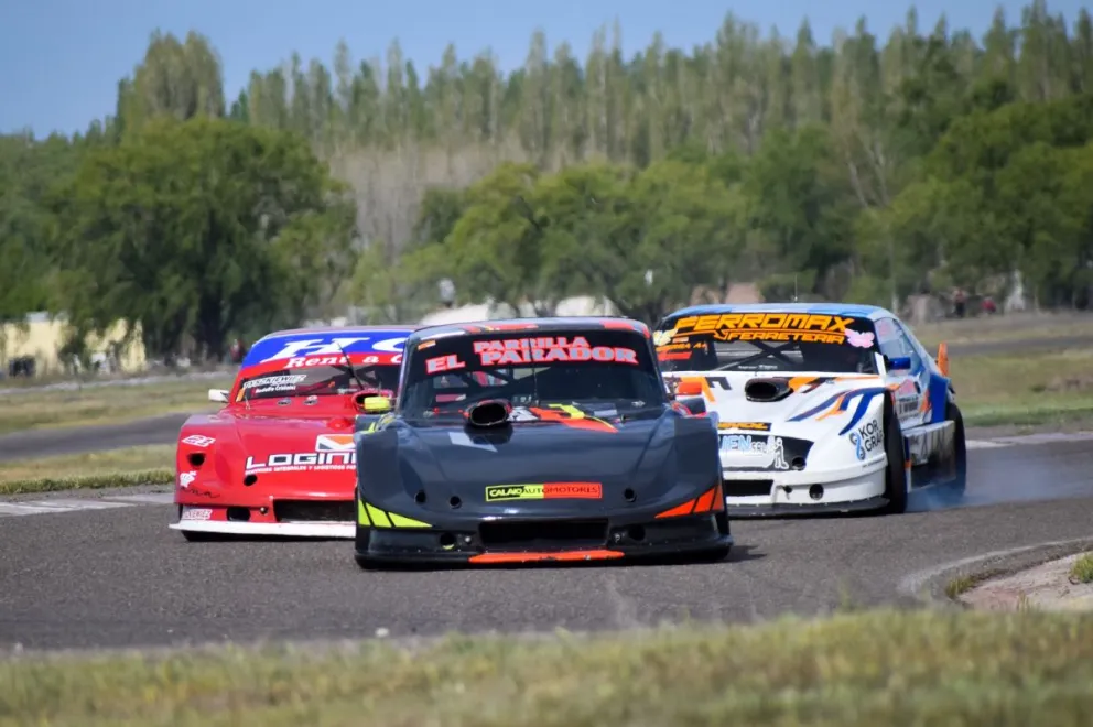 Tarde a puro automovilismo en el Autódromo de Roca  