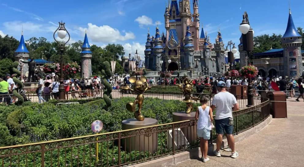 Condenaron a una agencia de viajes por no devolver los boletos de Disney 