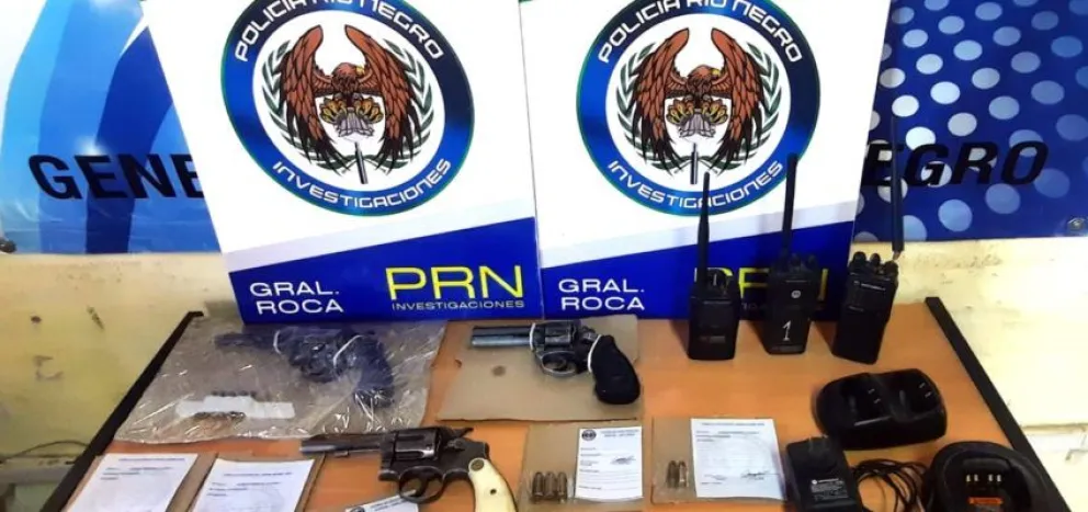 Megaoperativo en Roca terminó con dos hombres detenidos y el secuestro de armas 