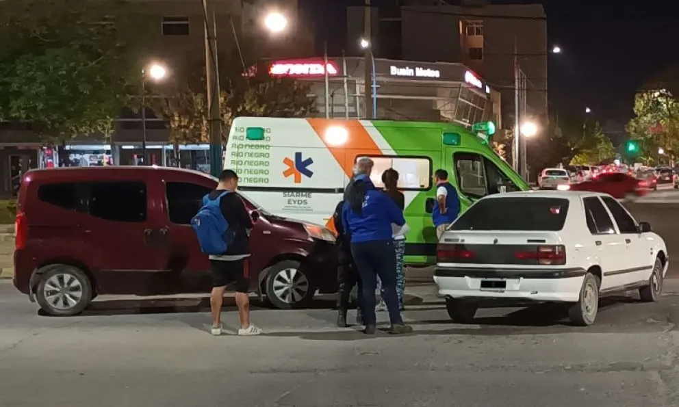 Fuerte choque en una de las intersecciones más accidentadas de Roca 