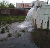 Desborde de agua y cloacas en Roca: El municipio labró actas a la empresa responsable