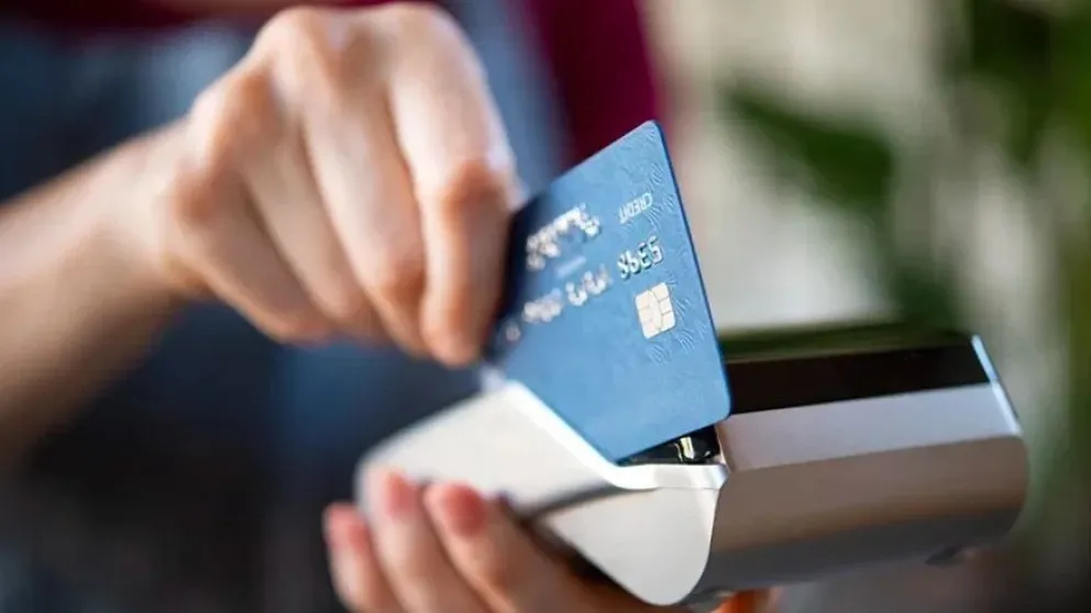Crecimiento del 25% en las transacciones con tarjeta de débito y pagos con QR