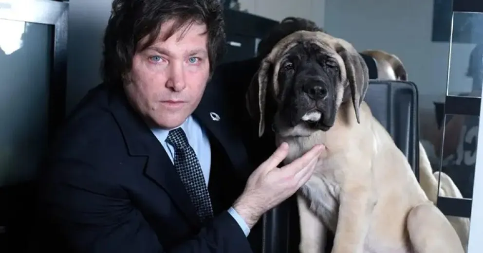 Javier Milei, el economista que clonó a su leal compañero canino