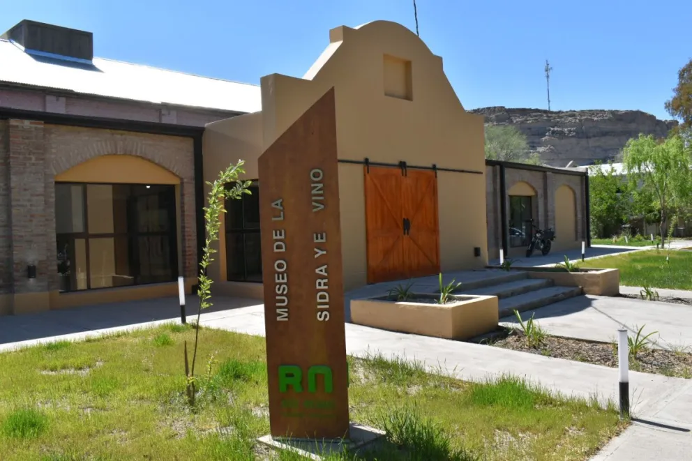 Autoridades nacionales recorrieron en nuevo Museo de la Sidra y el Vino del Alto Valle