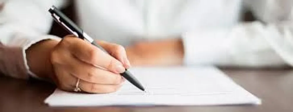 Empresa automotriz deberá indemnizar a clienta por contrato confuso en Roca