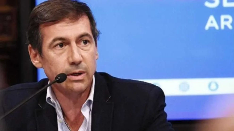 El radicalismo critica a Milei: "Todos los días nos mea en la cara"