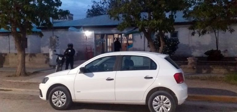 Recuperan un vehículo con pedido de secuestro tras un allanamiento en Roca