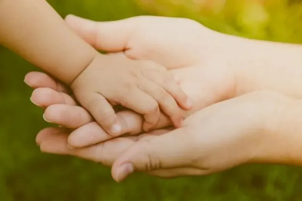 Convocatoria a familia solidaria para 2 hermanitos de un año y un bebé de 4 meses en Roca