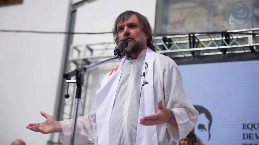 "Ningún hombre de fe puede votar una propuesta inhumana como la de Milei"