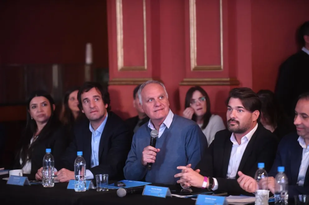 ¿Cuánto avanzó la fibra óptica que se extiende desde Roca hasta Choele Choel?