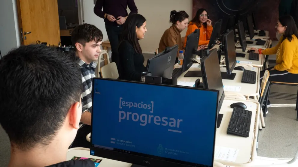 Inauguran el 'Espacio Progresar' en la sede de Roca de la Universidad Nacional de Río Negro