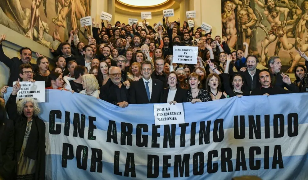 Massa: "El ataque a la cultura es un tiro al alma de los argentinos"