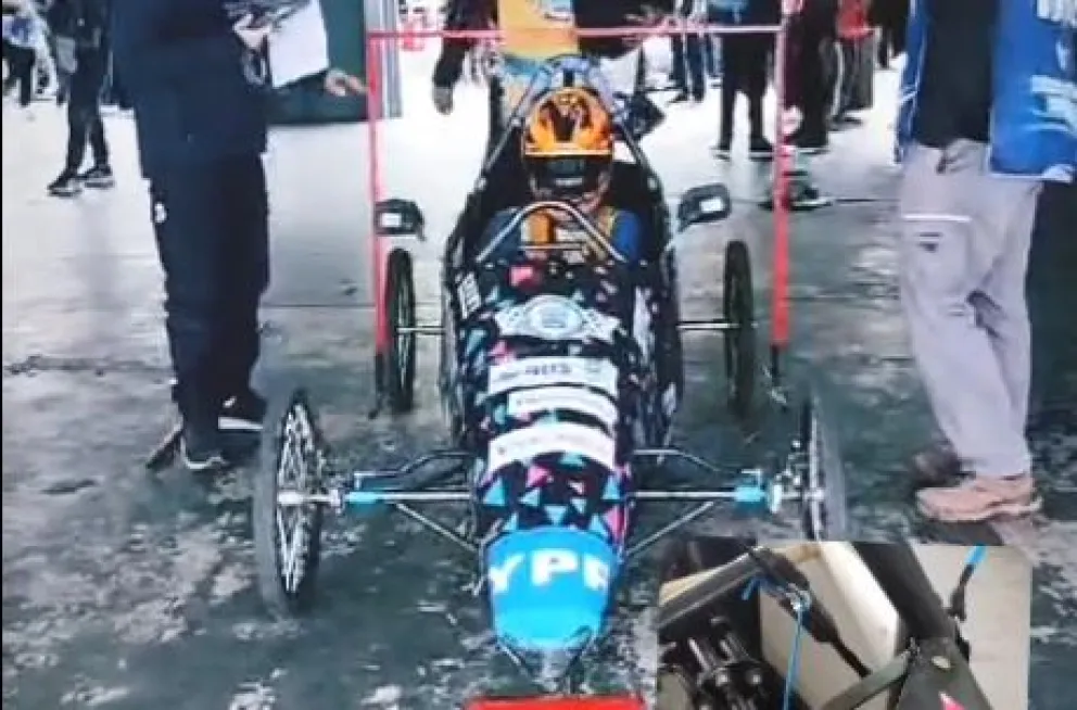 El auto eléctrico del CET 1º comenzó a girar en el autódromo de Buenos Aires 