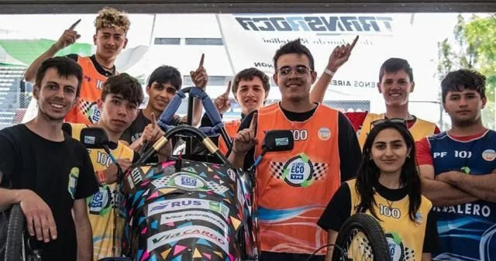 El auto eléctrico del CET 1º brilló en el Autódromo de Buenos Aires