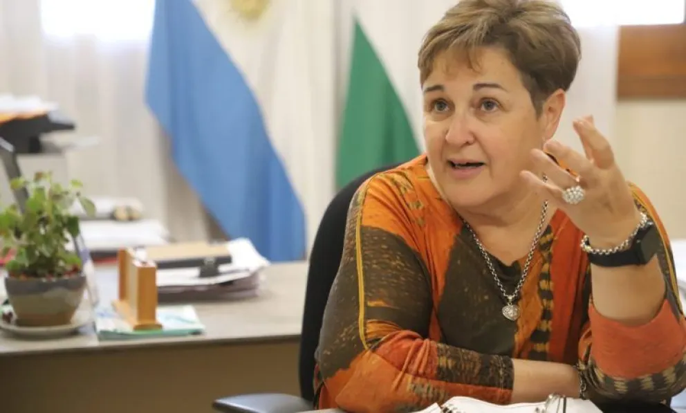 Denuncian contrataciones de funcionarios acusados de violencia de género por parte de la intendenta de Allen