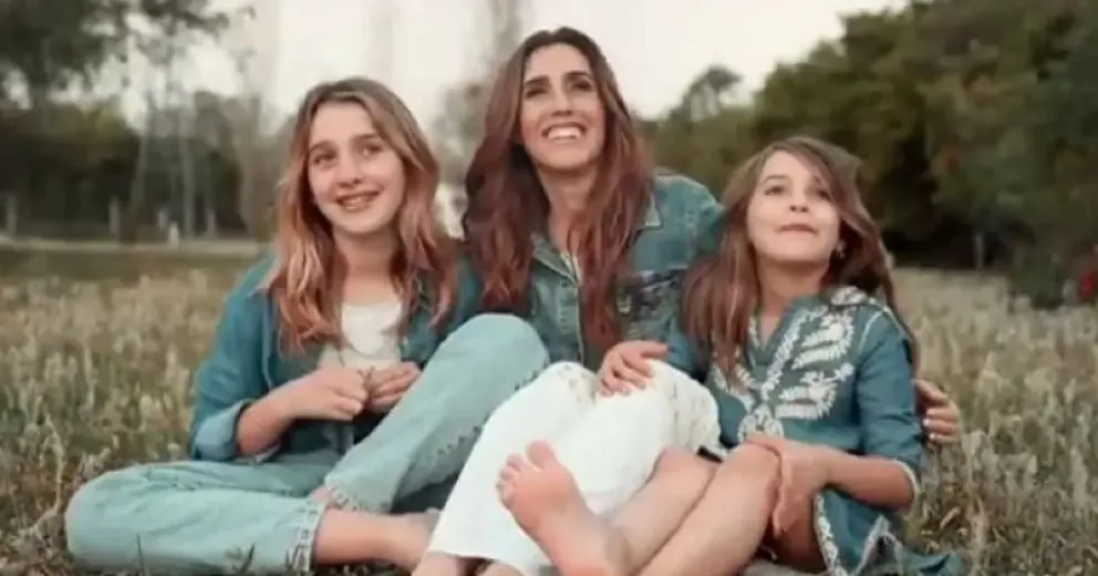 La dulce comunión de Regina Pastorutti, la hija menor de Soledad