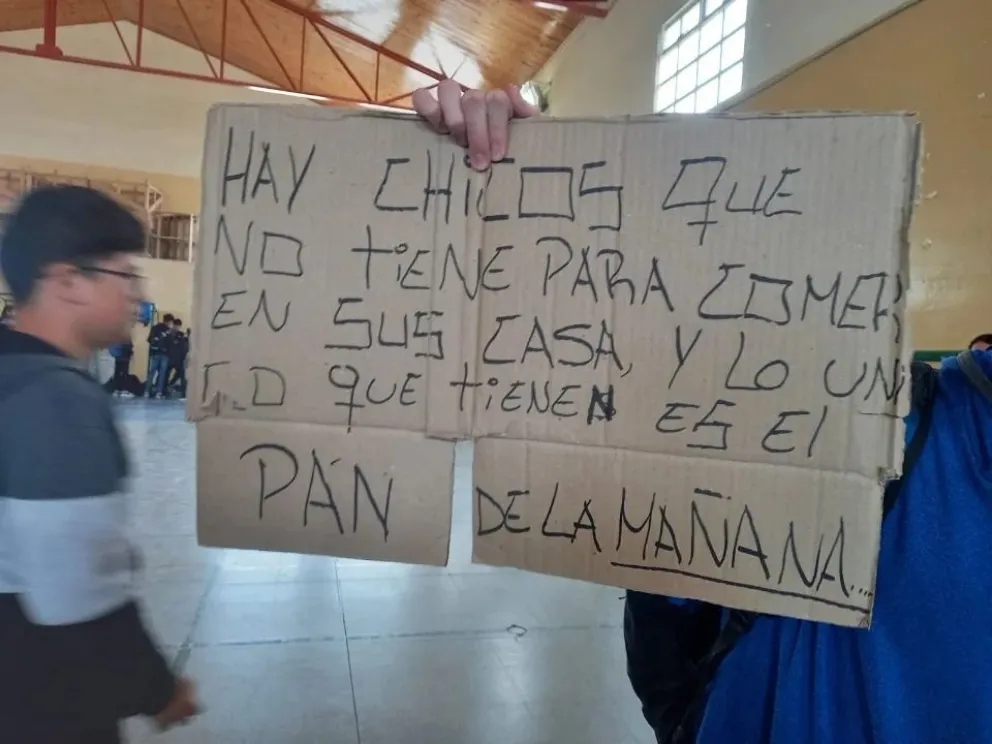 “No hay pan” estudiantes de escuelas secundarias reclaman por falta de insumos 