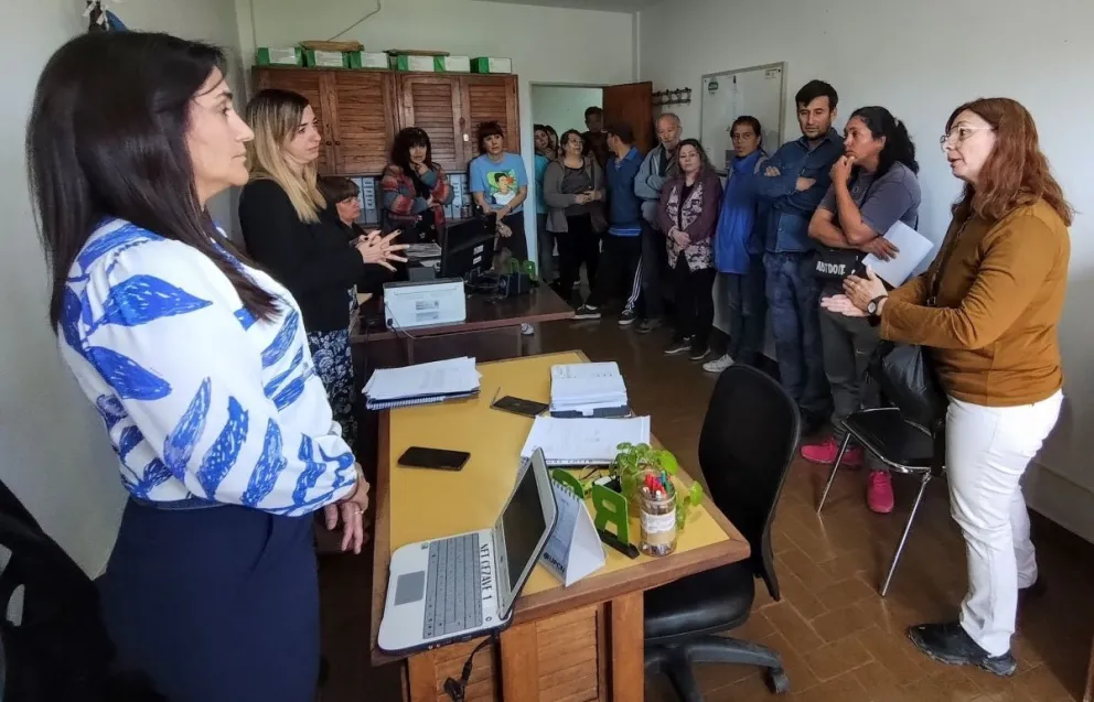 Padres reclaman ante el Consejo Escolar de Roca-Fiske Menuco por cambios en el servicio de transporte