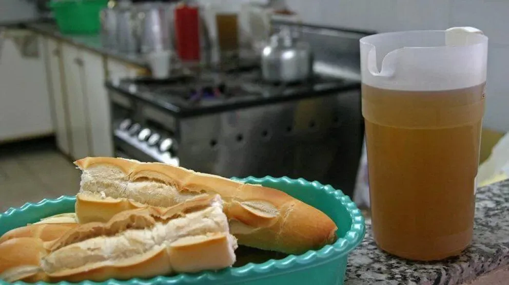 Hoy se compondría la entrega de pan en las escuelas tras el reclamo de estudiantes y padres