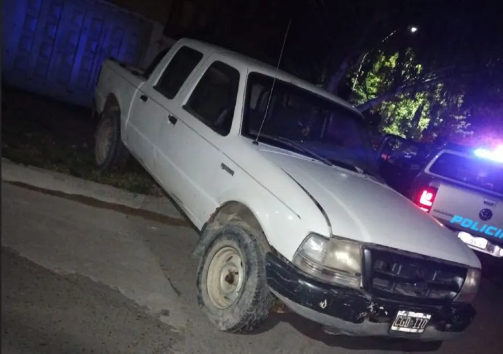 Detienen a dos hermanos por robar partes de una camioneta con pedido de secuestro en Roca