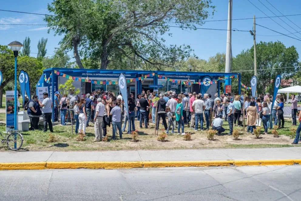 Inauguraron la Despensa de Roca: ¿De qué se trata este nuevo espacio para comercializar productos?