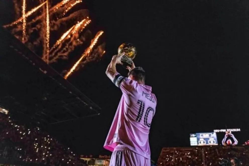Messi, homenajeado en Inter Miami, presentó su octavo Balón de Oro: "Me hacen sentir como en casa"