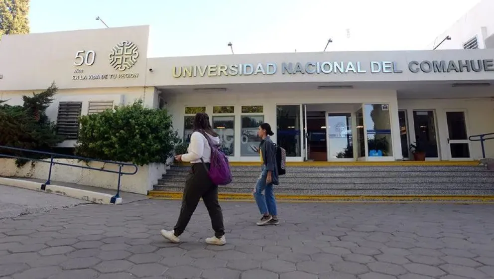Aprobaron la "licencia por maternidad y paternidad" para estudiantes de la UNCO
