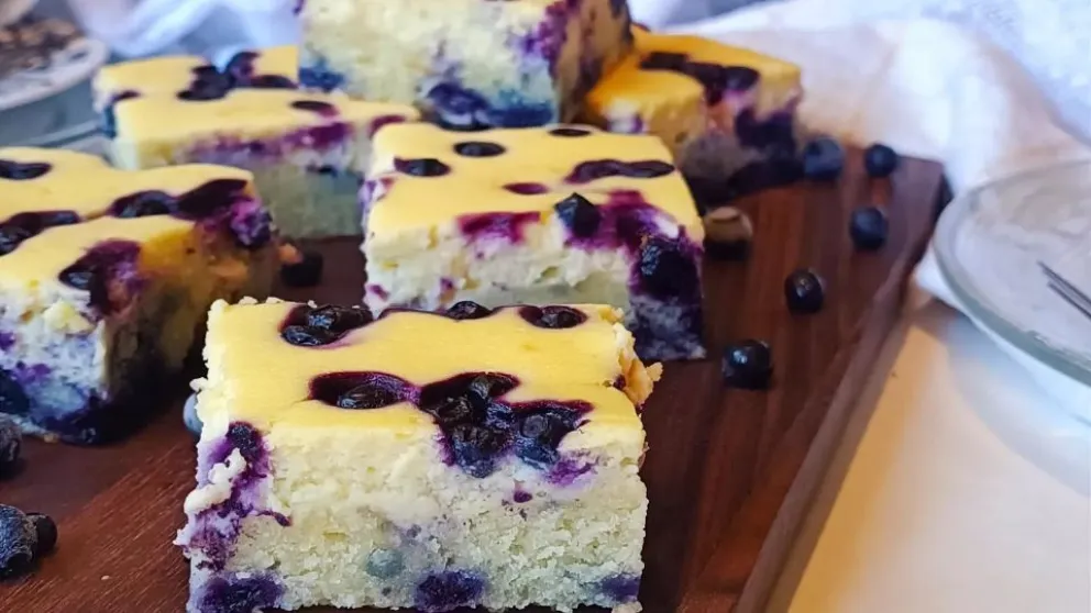Bocaditos de ricota con frutos rojos.