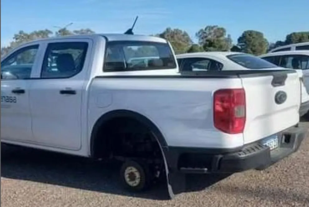 A tener cuidado: También te roban las ruedas en el estacionamiento del aeropuerto de Neuquén   