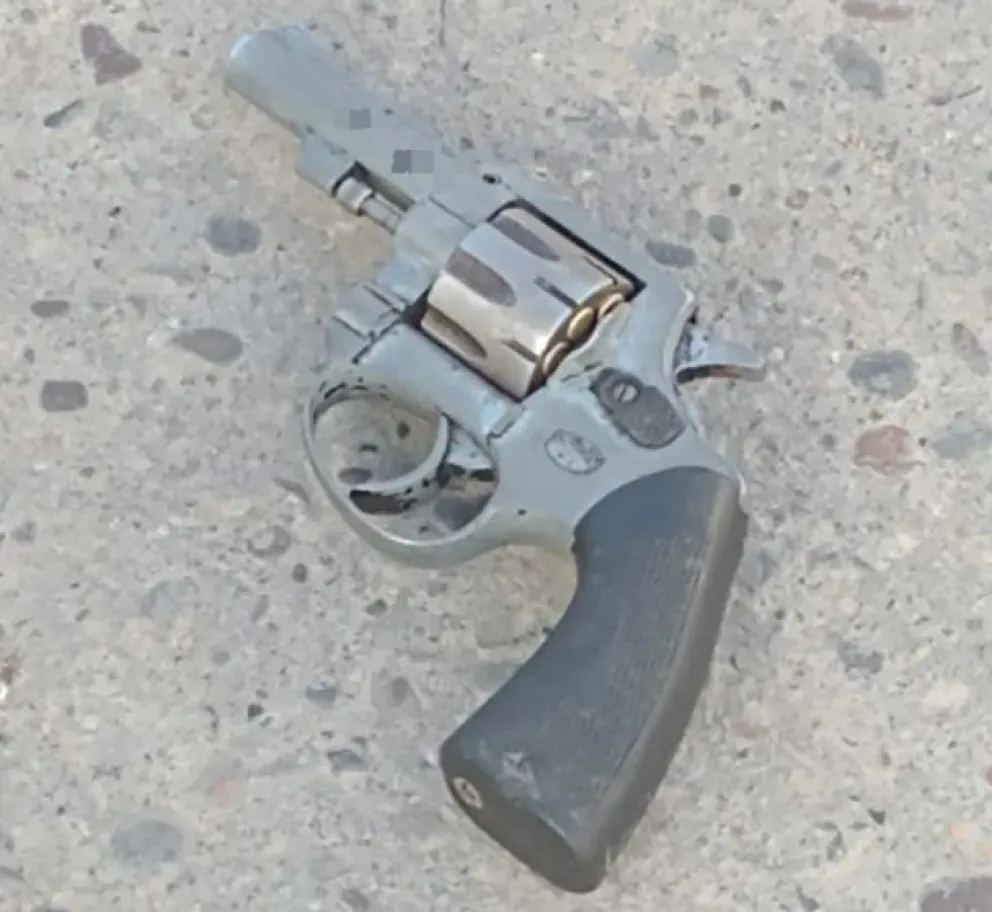 Detuvieron a un menor de edad por circular con un revolver completamente cargado 