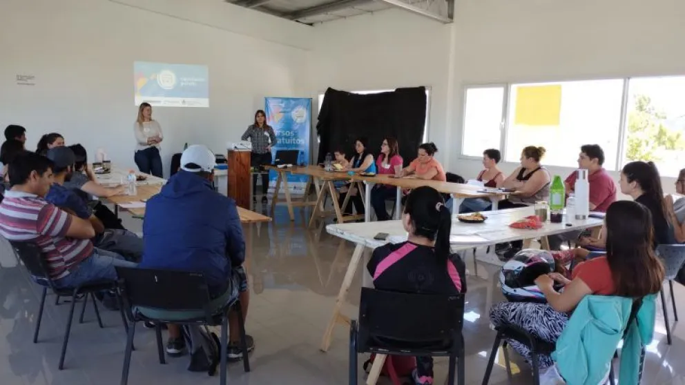 Comenzaron los talleres de orientación laboral en Roca para impulsar el desarrollo profesional