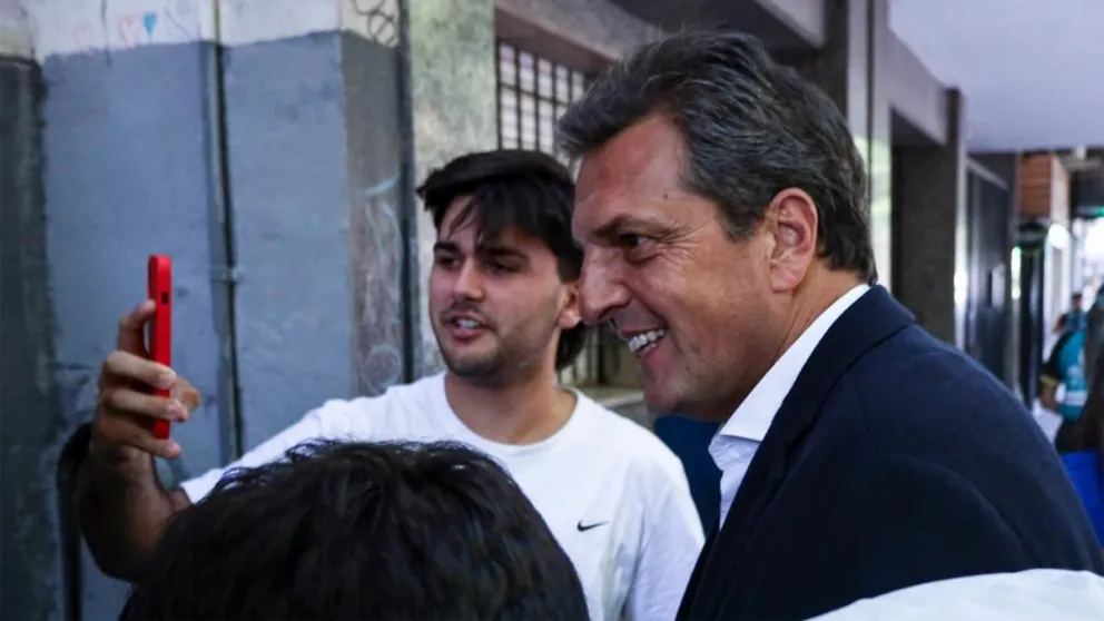 Massa le habló a los estudiantes: "El amor y la esperanza siempre triunfan sobre el odio y la violencia"