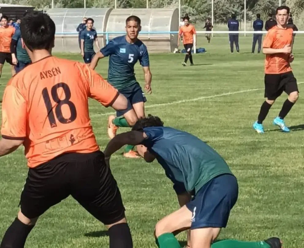 Juegos de la Araucanía: En Cipolletti, el fútbol define a sus campeones