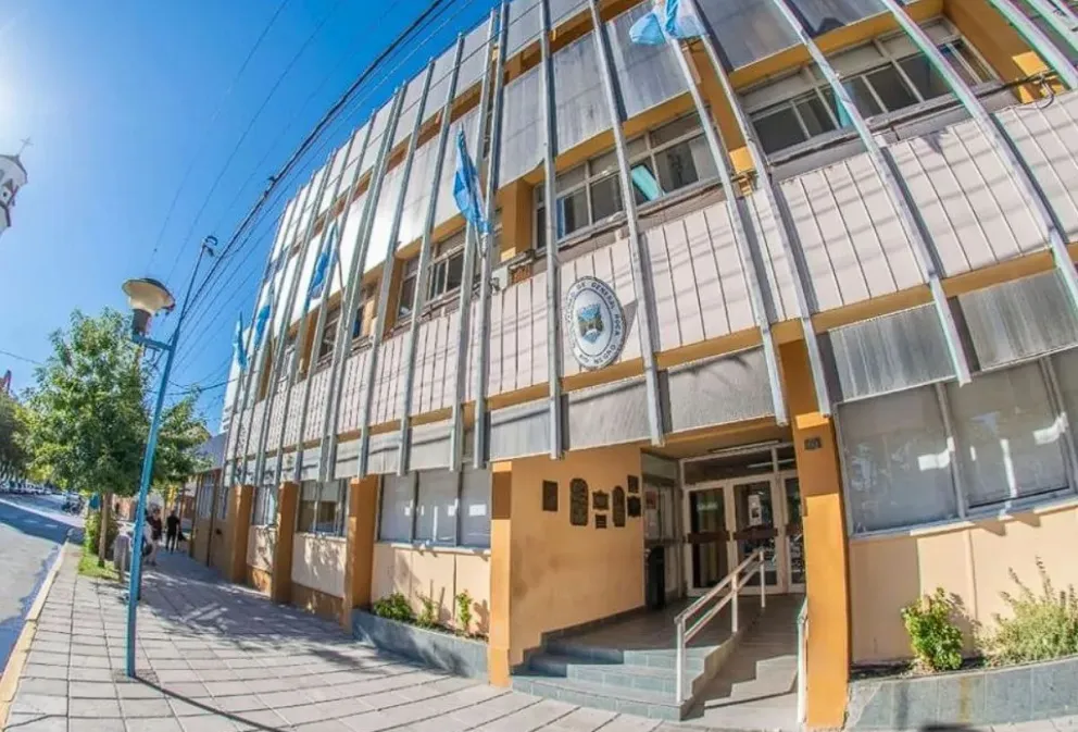 Abren licitación para indumentaria y calzado para trabajadores municipales de Roca
