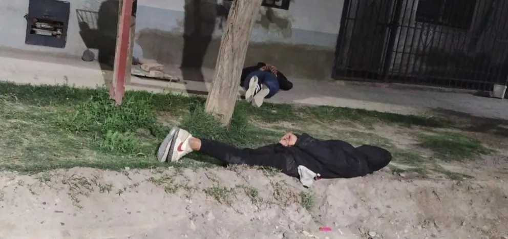 Intento de robo y persecución en Roca: dos detenidos, uno armado y uno menor de edad