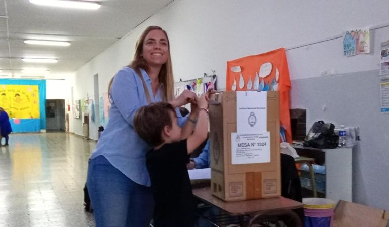 Votó María Emilia Soria: “Ahora queda que nuestros vecinos voten para que Roca siga creciendo”
