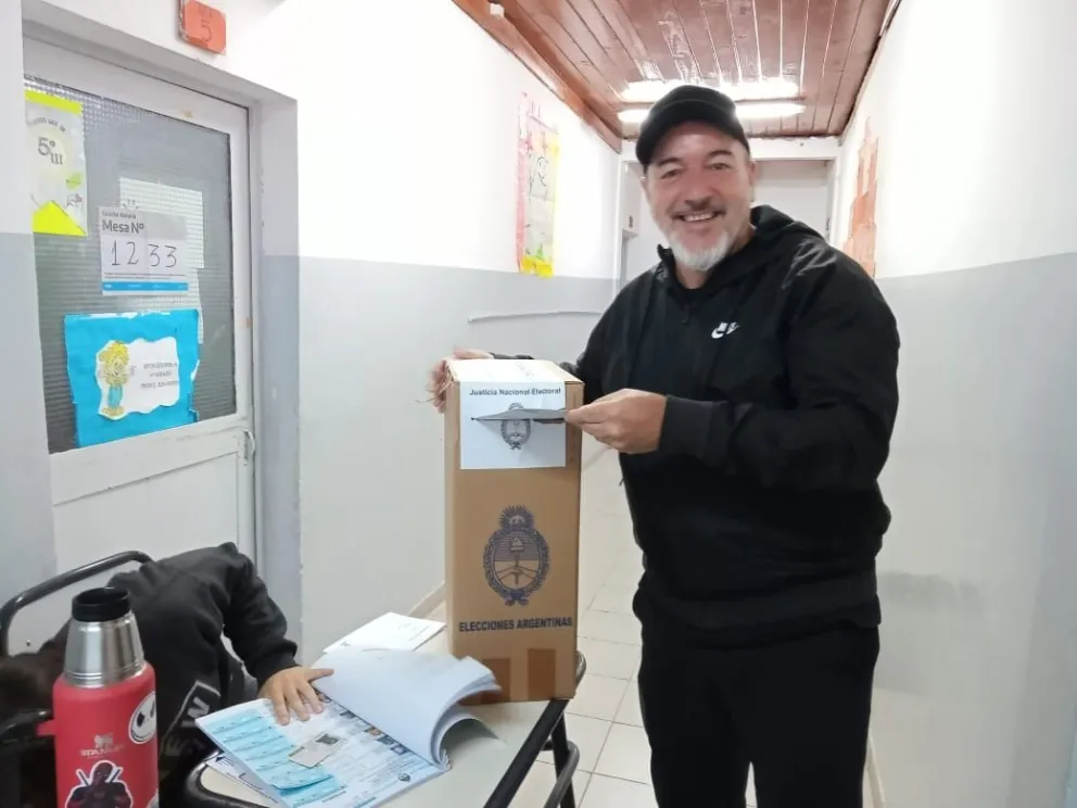 Aguiar votó en Roca: “Hoy votamos para impedir despidos y rechazar cualquier posibilidad de ajuste en la Argentina”. 