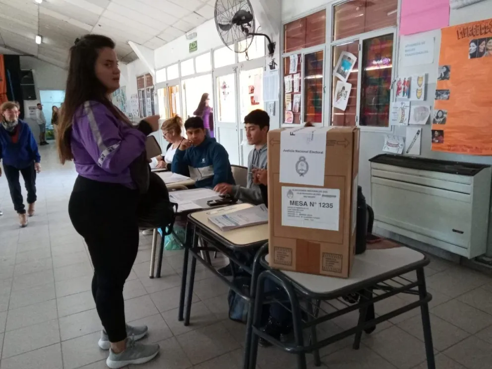 Ya votó poco más del 30% en Roca