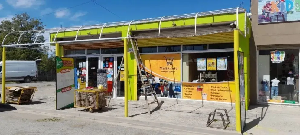 Días violentos: la empleada no le quiso fiar y la derribó de una brutal trompada