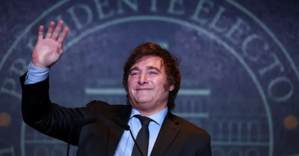 Periodista revela su parentesco sorprendente con Javier Milei